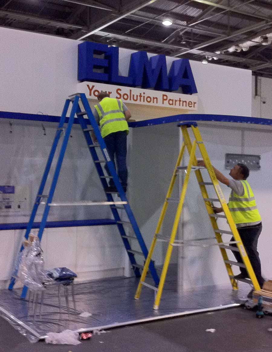 exhibition builders installing