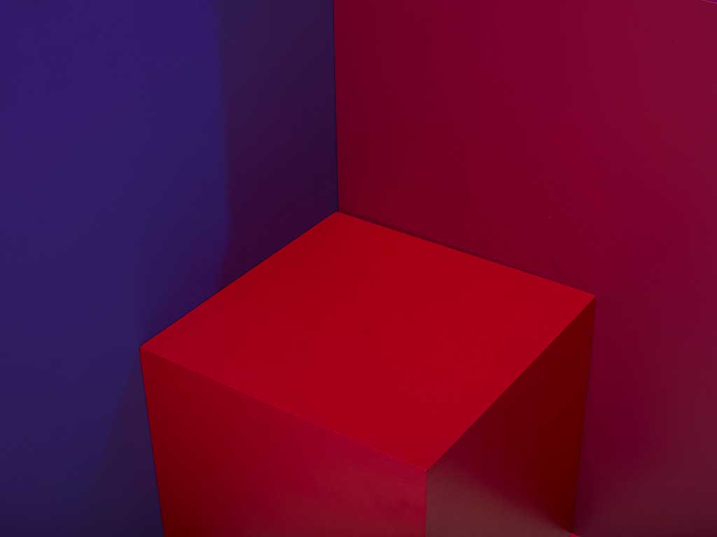 Vividly coloured cubes for Foehn photoshoot